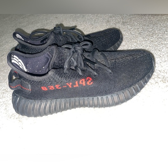 Yeezy Boost 350 V2 'Bred' - Picture 2 of 4